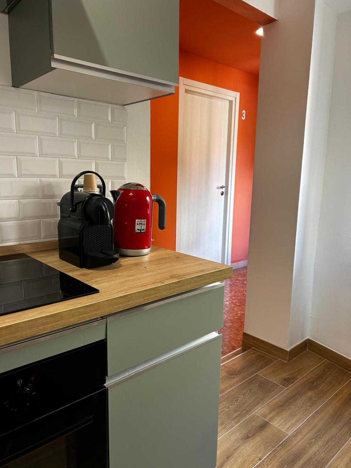 Bam Bam Tiburtina Guesthouse Рим Экстерьер фото